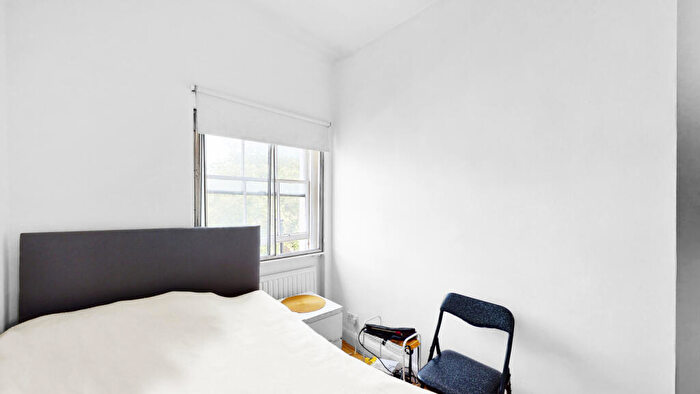 2 Bedroom Apartment To Rent In Park Road, Regents Park, London, NW1