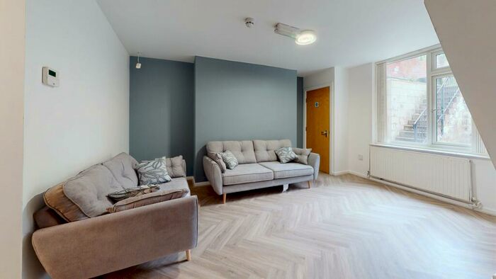 5 Bedroom Flat To Rent In Moorland Avenue, LS6