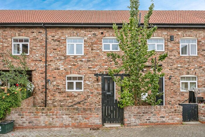 4 Bedroom Town House For Sale In Southfield Road, Thorne, Doncaster, DN8