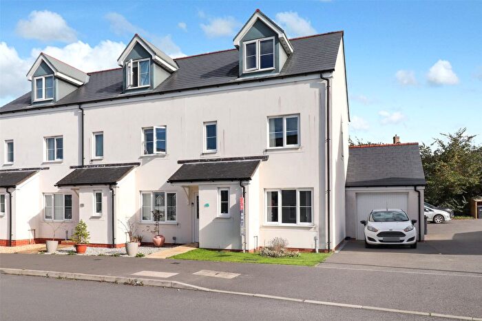 4 Bedroom End Of Terrace House For Sale In Oaktree Road, South Molton, Devon, EX36