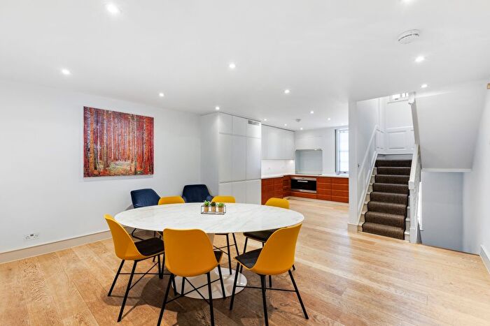 3 Bedroom Terraced House To Rent In Mercer Street, London, WC2H