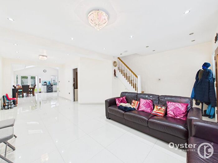 5 Bedroom House To Rent In Sparkbridge Road, Harrow, HA1