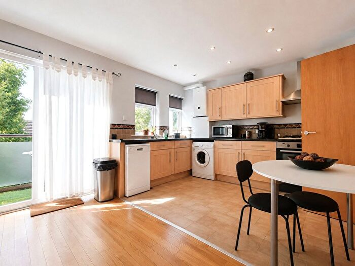 1 Bedroom Flat To Rent In Lynton Court, Lynmouth Road, Reading, RG1