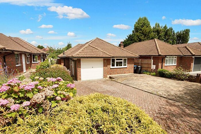 2 Bedroom Detached Bungalow For Sale In Farm Drive, Croydon, CR0