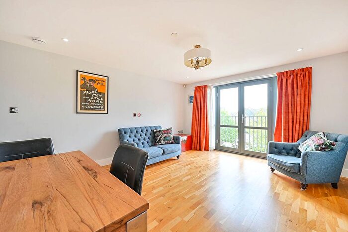 2 Bedroom Maisonette For Sale In Station Road, Hampton, TW12