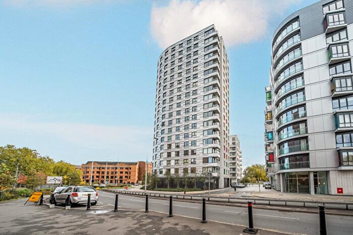 2 Bedroom Flat For Sale In Central Reading, Berkshire, RG1