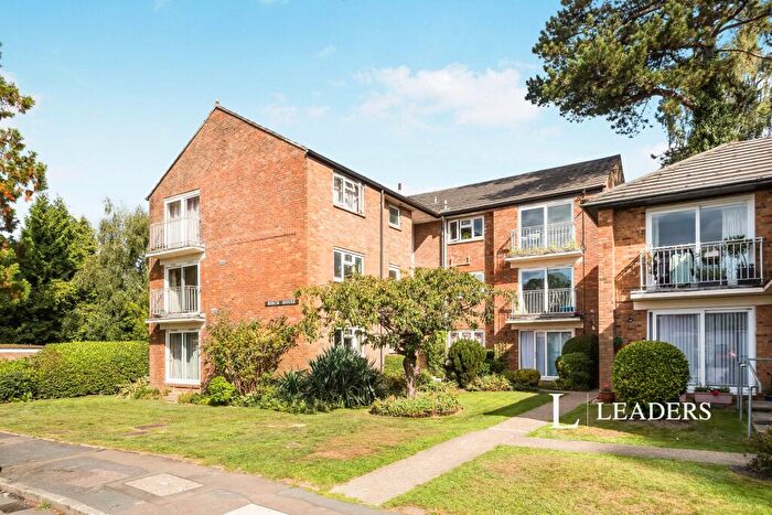 2 Bedroom Flat To Rent In Birch House, Newlands Crescent, RH19