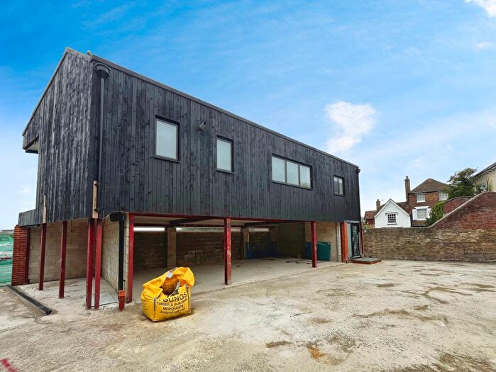 2 Bedroom Flat For Sale In Dukes Mews, Hythe, CT21