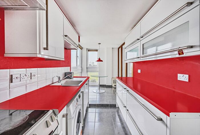 2 Bedroom Flat For Sale In Durdham Park, Bristol, Somerset, BS6