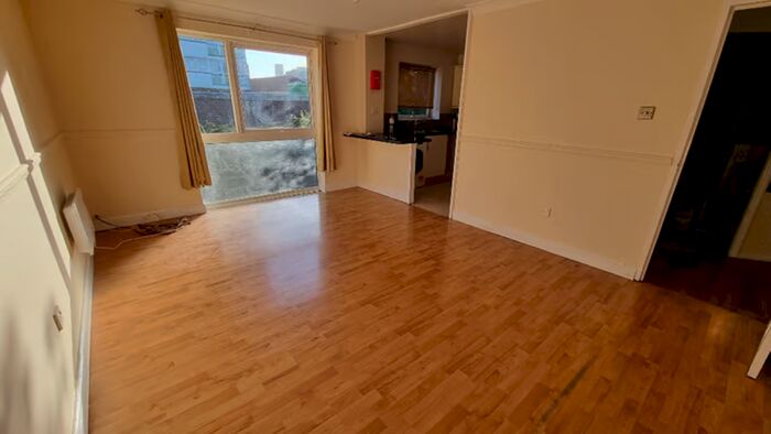 2 Bedroom Flat To Rent In Carnarvon Road, Meads Court, London, E15