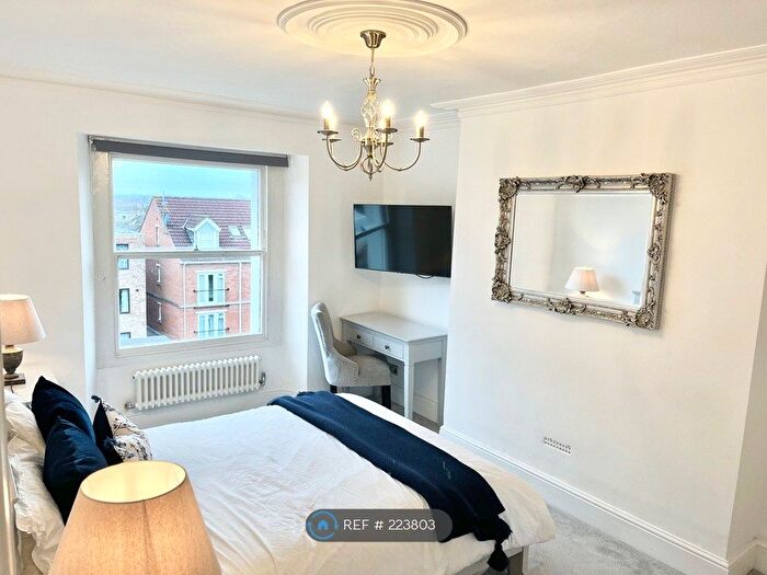 2 Bedroom Flat To Rent In Redland, Bristol, BS6