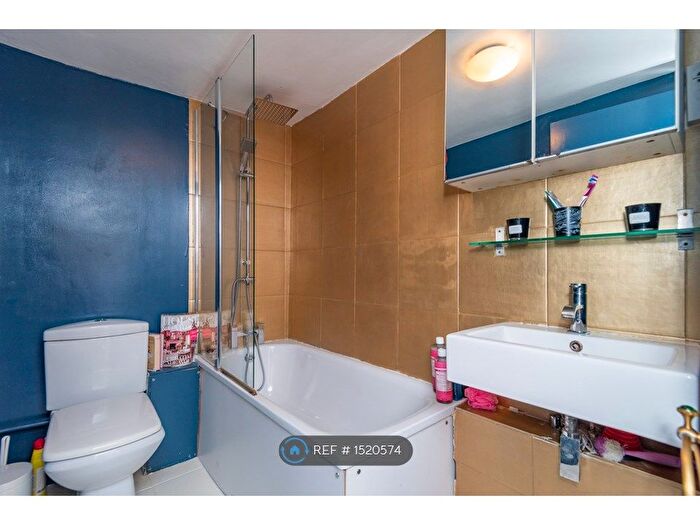 1 Bedroom Flat To Rent In Queensbridge Road, London, E2