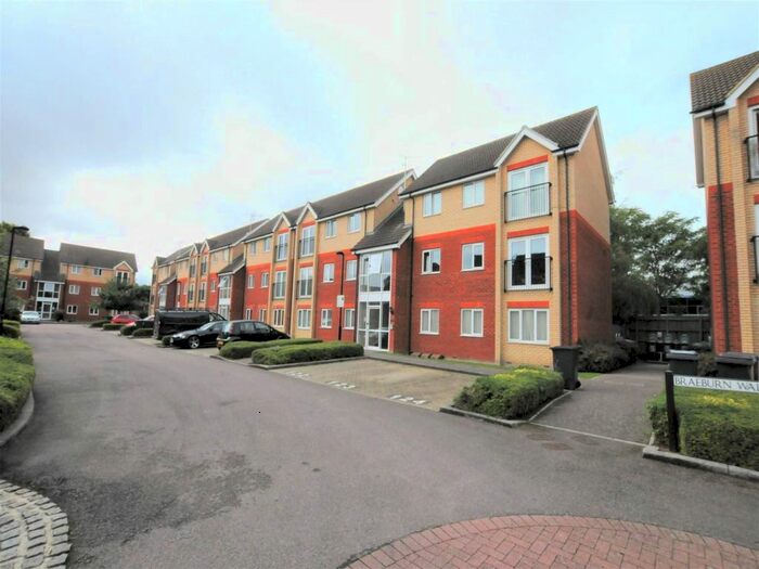 2 Bedroom Flat To Rent In Braeburn Walk, Royston, SG8