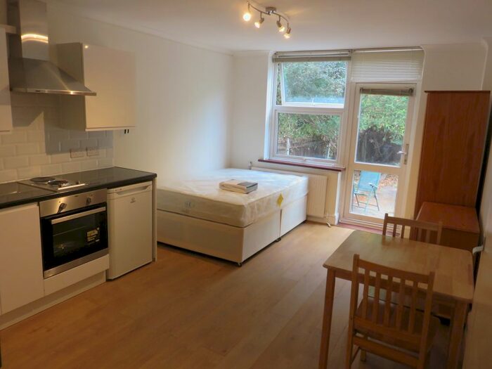 Studio To Rent In Manstone Road, Kilburn, London, NW2