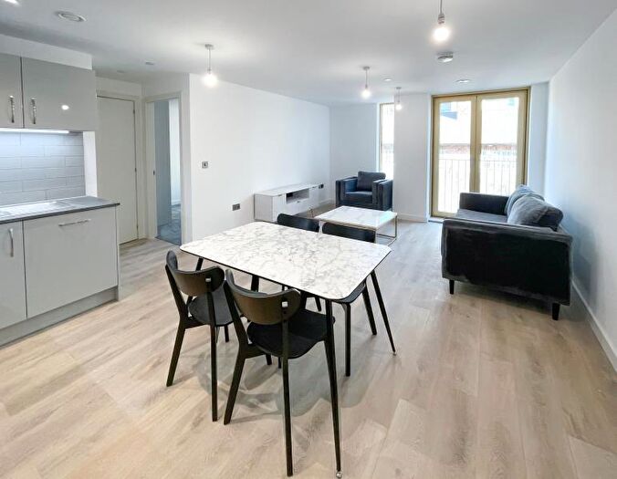 2 Bedroom Apartment To Rent In Flat :: The Quarters, M1