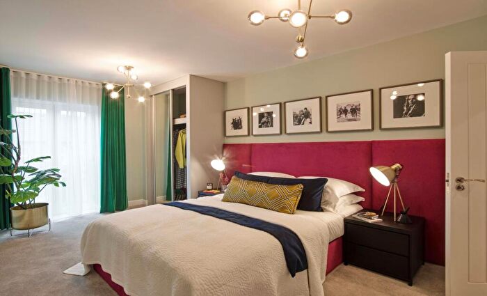 2 Bedroom Apartment For Sale In Tiltman Avenue, DA9