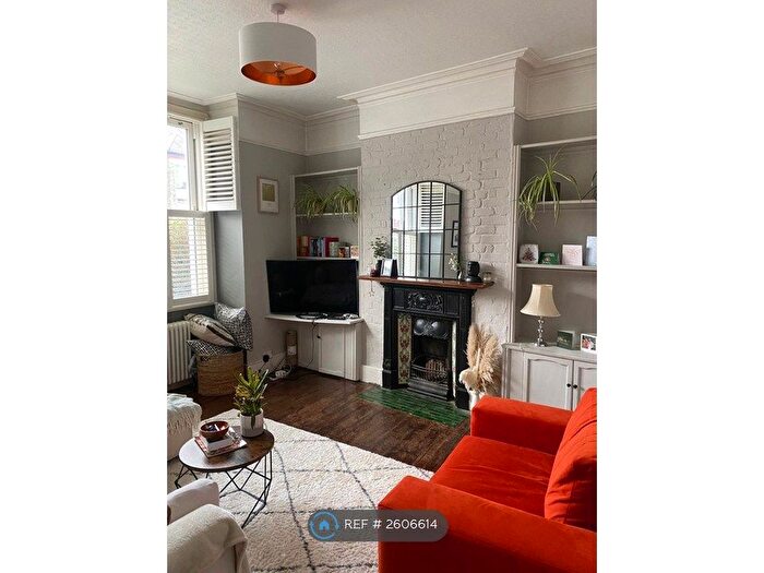 2 Bedroom Flat To Rent In Byton Road, London, SW17
