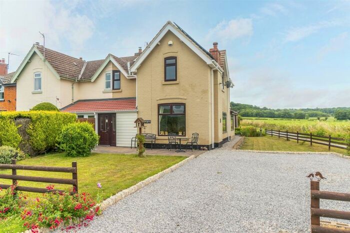 3 Bedroom Semi-Detached House For Sale In West Leake Road, Kingston-On-Soar, Nottingham, NG11