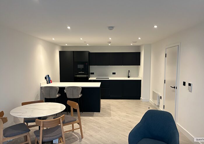 2 Bedroom Flat To Rent In Trinity Way, Manchester, Greater Manchester, M3