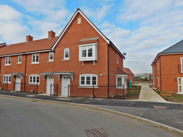 3 Bedroom End Of Terrace House To Rent In Orchard Mead, Berewood, PO7