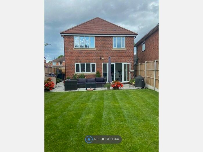 3 Bedroom Detached House To Rent In Shrubbery Road, Bromsgrove, B61
