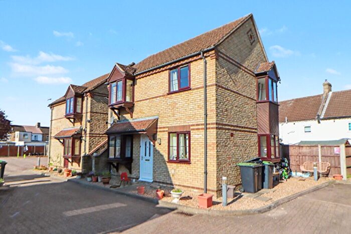 2 Bedroom Maisonette To Rent In Lanthony Court, Arlesey, Bedfordshire, SG15