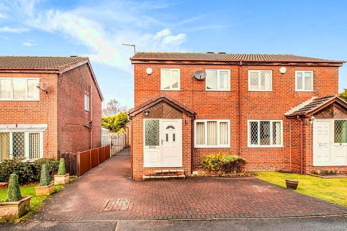 3 Bedroom Semi-Detached House To Rent In Wellcroft Grove, Tingley, Wakefield, West Yorkshire WF3