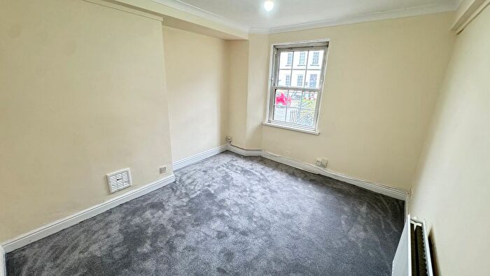 3 Bedroom Flat To Rent In Hotwell Road, Bristol, BS8