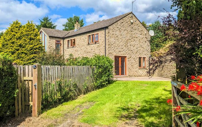 4 Bedroom Detached House To Rent In Ripponden Road, Saddleworth, OL3