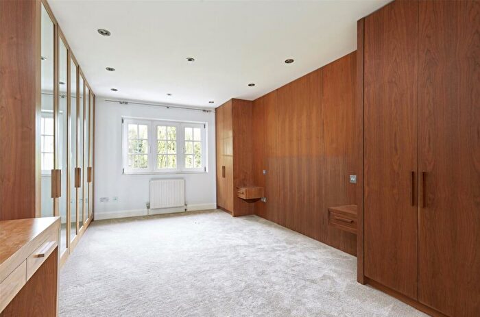 5 Bedroom Property To Rent In Fairholme Gardens, London, N3