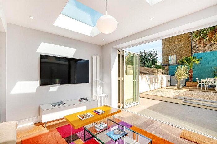 2 Bedroom Apartment For Sale In Stormont Road, SW11