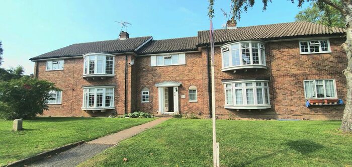 3 Bedroom Flat To Rent In Merry Hill Road, Bushey, WD23