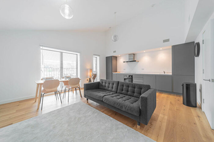 2 Bedroom Apartment To Rent In Cutlers Gardens, Kelham Island, S3