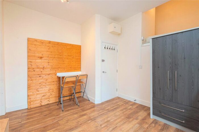 Apartment To Rent In Junction Road, Archway, London, N19