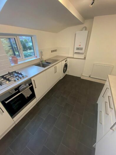 1 Bedroom Flat To Rent In Feltham Hill Road, Ashford, TW15