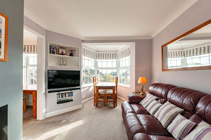3 Bedroom Apartment For Sale In Wirrell Court, Leigh-on-Sea, SS9