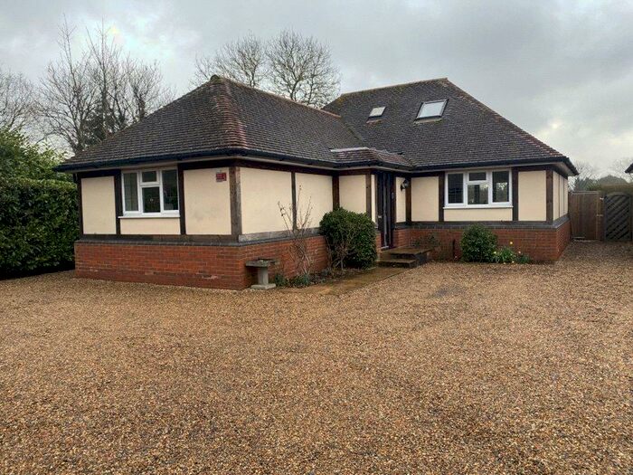 3 Bedroom Bungalow To Rent In Donkey Lane, Fernhill, Horley, West Sussex, RH6