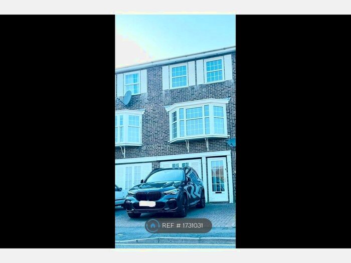 4 Bedroom Semi-Detached House To Rent In Tubbenden Lane, Orpington, BR6