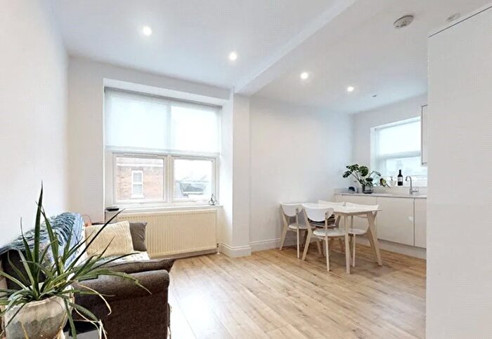 1 Bedroom Apartment To Rent In Grand Parade, Finsbury Park, N4