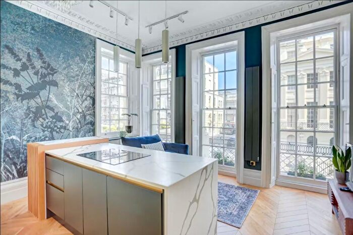 1 Bedroom Flat To Rent In Oriental Place, Brighton, BN1