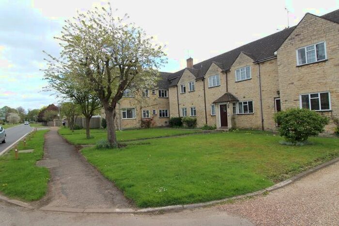 2 Bedroom Flat To Rent In Aynho Court, Banbury, OX17