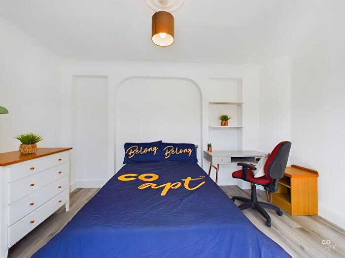 5 Bedroom Semi-Detached House To Rent In Upper Bevendean Avenue, Brighton, BN2