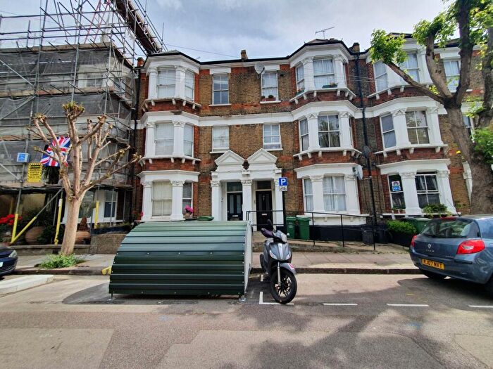 3 Bedroom Flat To Rent In College Place, NW1