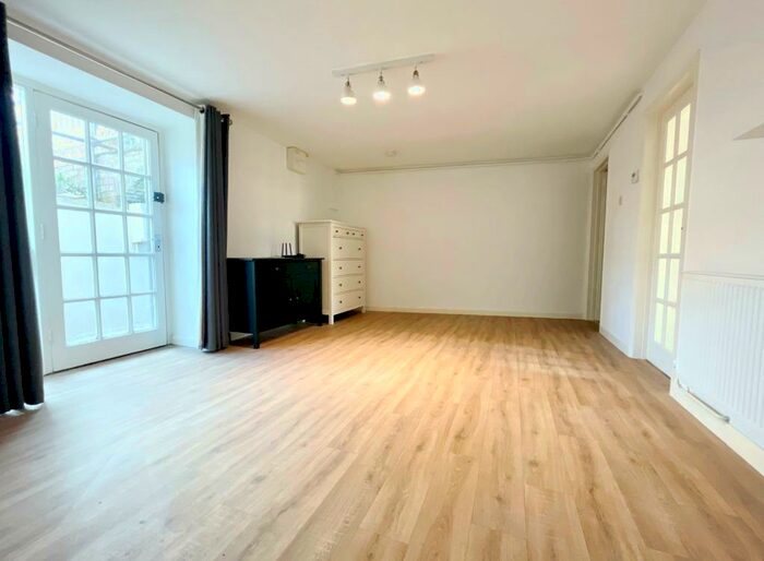 1 Bedroom Flat To Rent In London Road, Cheltenham, GL52