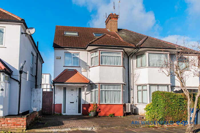 7 Bedroom Semi-Detached House For Sale In Gainsborough Gardens, London, NW11