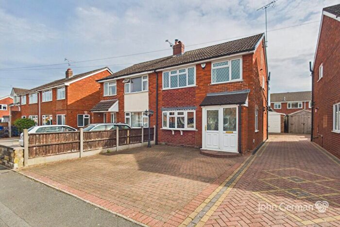 3 Bedroom Semi-Detached House For Sale In Shipton Drive, Uttoxeter, ST14