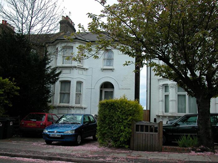 2 Bedroom Apartment To Rent In Finchley Lane, Hendon, London, NW4