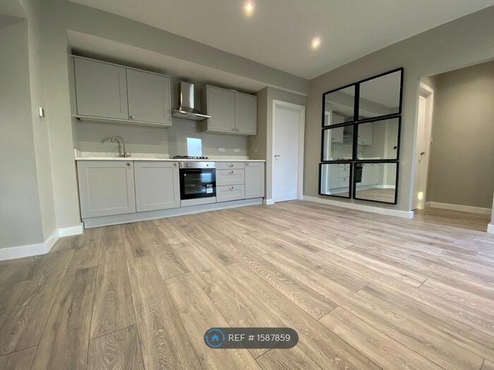 2 Bedroom Flat To Rent In Otley Road, Leeds, LS16