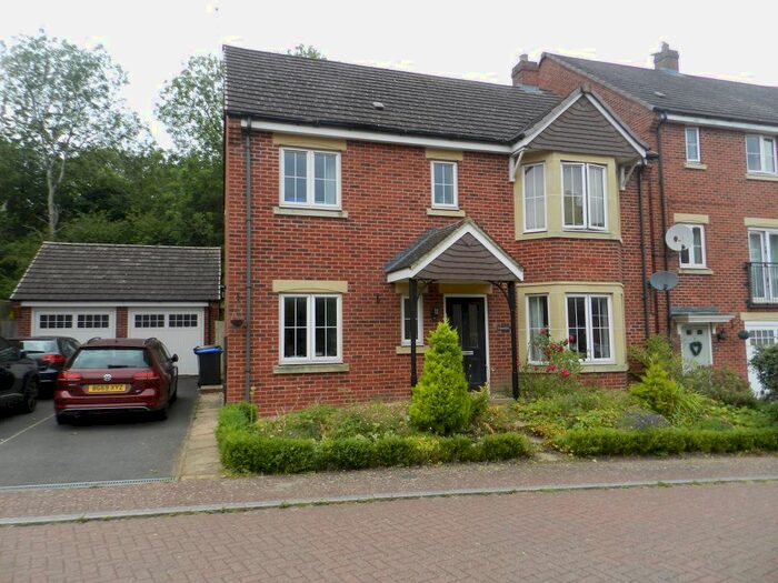4 Bedroom Property To Rent In Dennetts Close, Daventry, NN11
