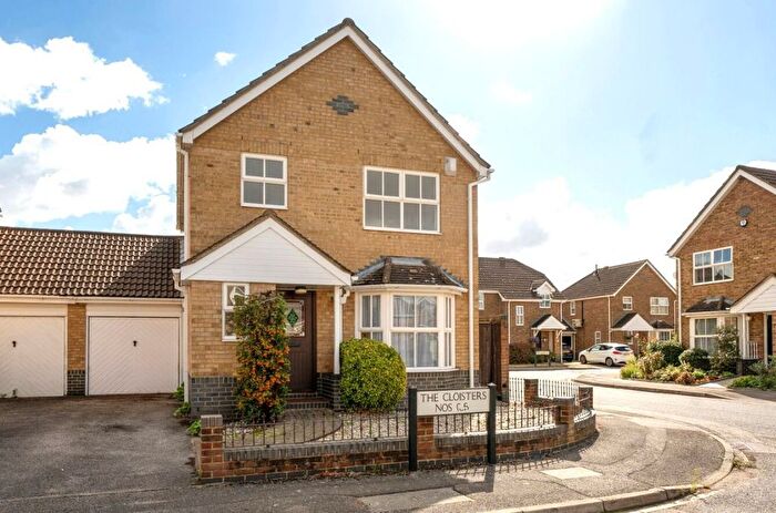 3 Bedroom Detached House For Sale In The Cloisters, Bedford, MK41